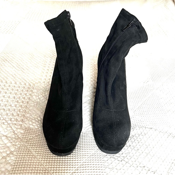 FOREVER 21 Black Platform Ankle Bootie - Picture 2 of 9